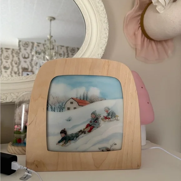 Toverlux Wooden Frame light with Winter Scene Art - Picture 1 of 2